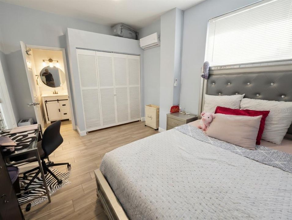 For Rent: $2,800 (5 beds, 4 baths, 2691 Square Feet)