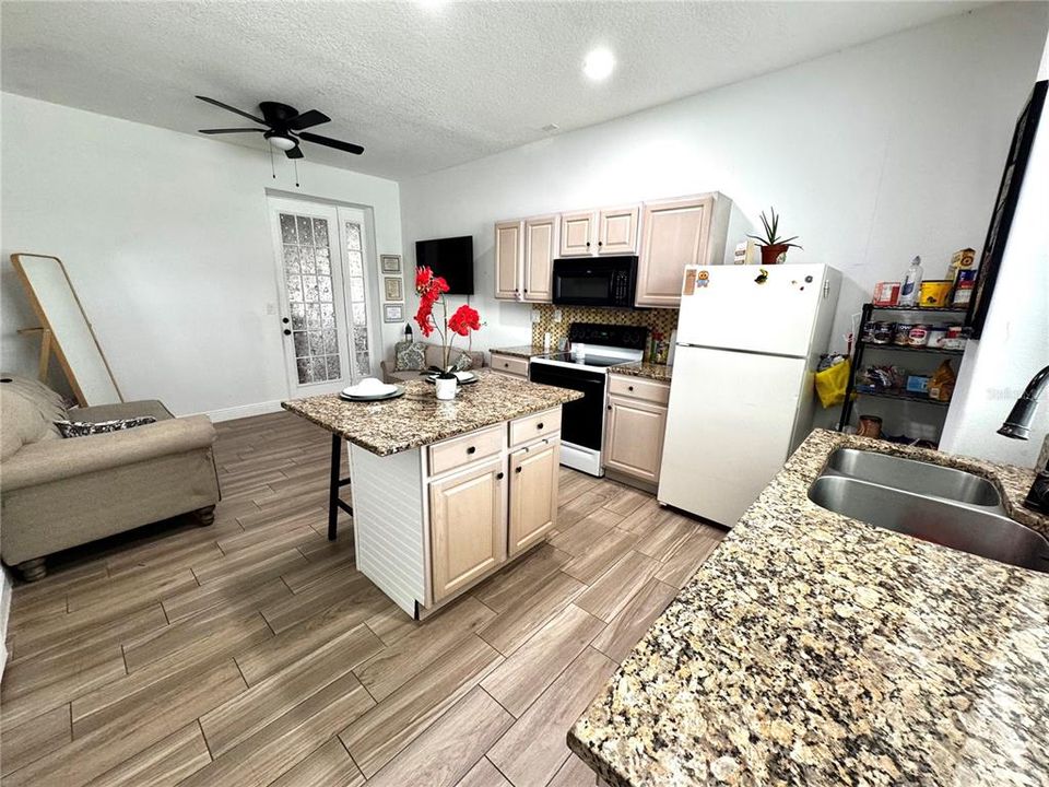 For Rent: $2,800 (5 beds, 4 baths, 2691 Square Feet)