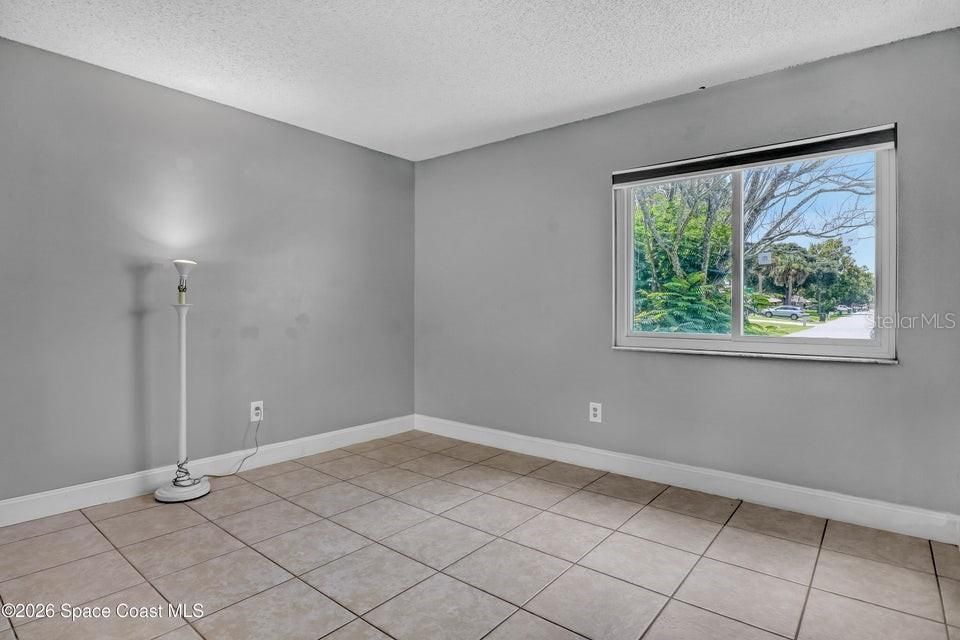 For Sale: $299,000 (3 beds, 2 baths, 1176 Square Feet)