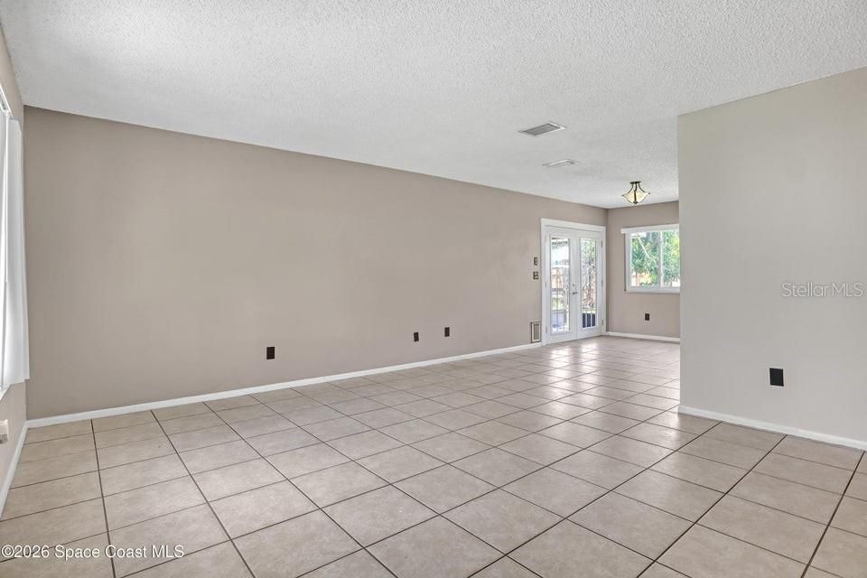 For Sale: $299,000 (3 beds, 2 baths, 1176 Square Feet)