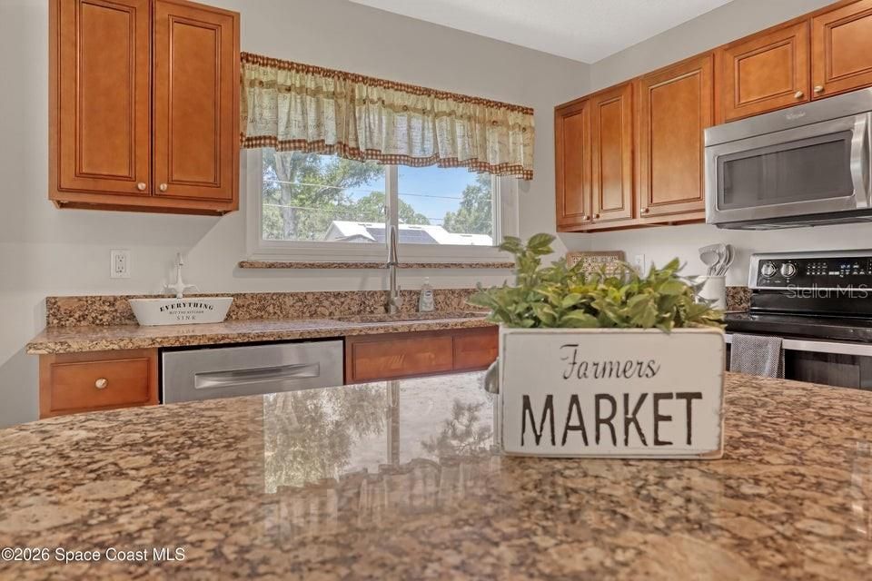 For Sale: $299,000 (3 beds, 2 baths, 1176 Square Feet)