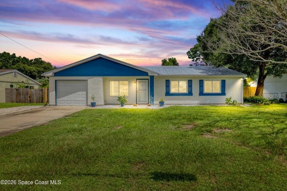 For Sale: $299,000 (3 beds, 2 baths, 1176 Square Feet)