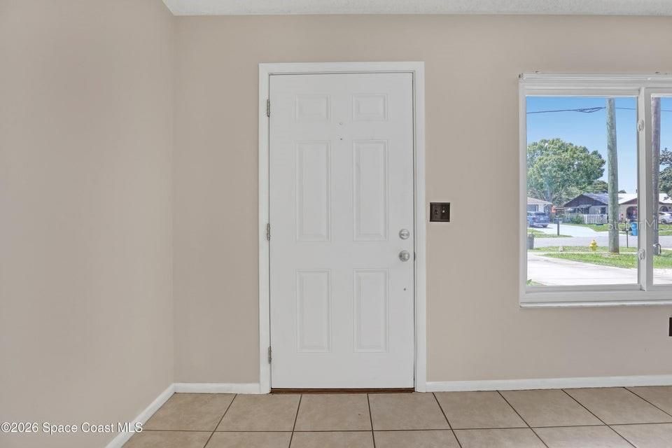 For Sale: $299,000 (3 beds, 2 baths, 1176 Square Feet)