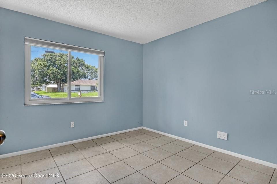 For Sale: $299,000 (3 beds, 2 baths, 1176 Square Feet)