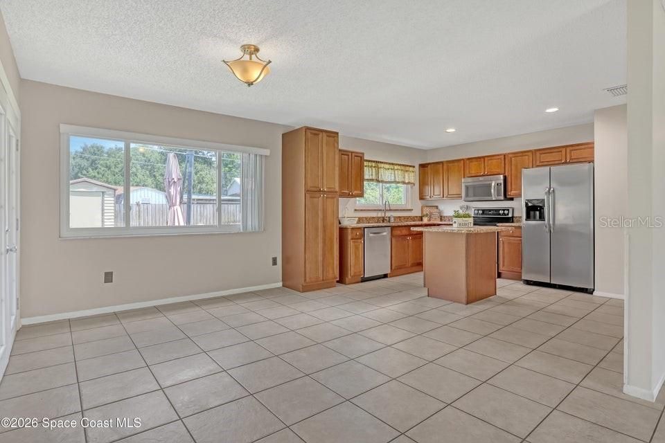 For Sale: $299,000 (3 beds, 2 baths, 1176 Square Feet)