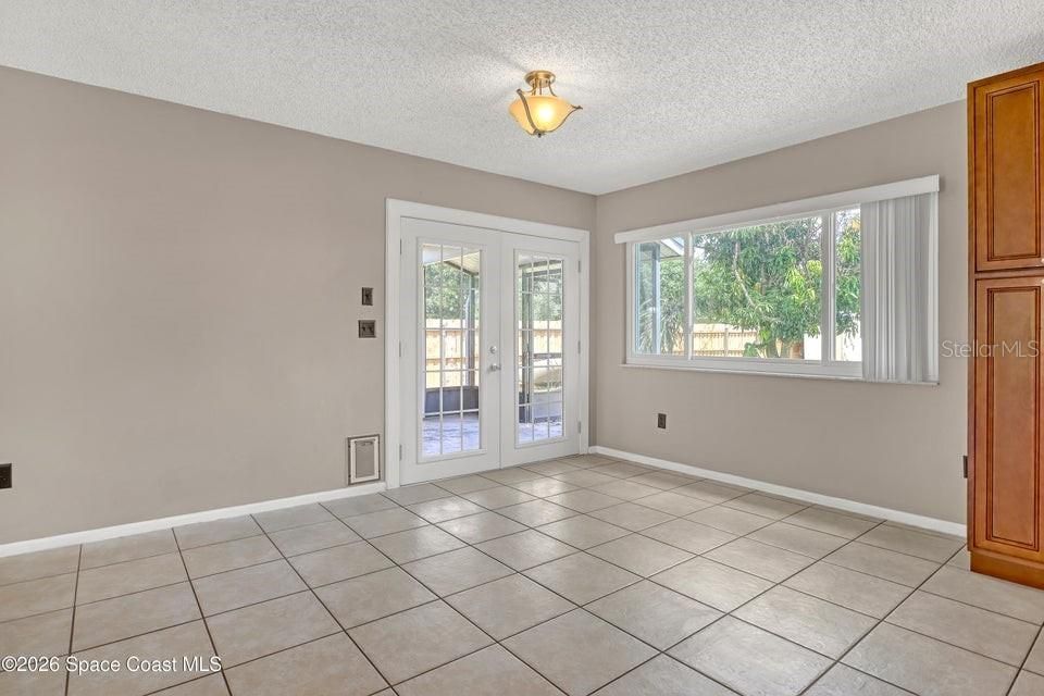 For Sale: $299,000 (3 beds, 2 baths, 1176 Square Feet)