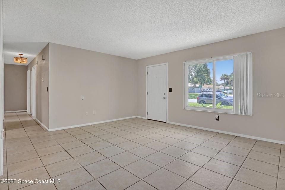 For Sale: $299,000 (3 beds, 2 baths, 1176 Square Feet)