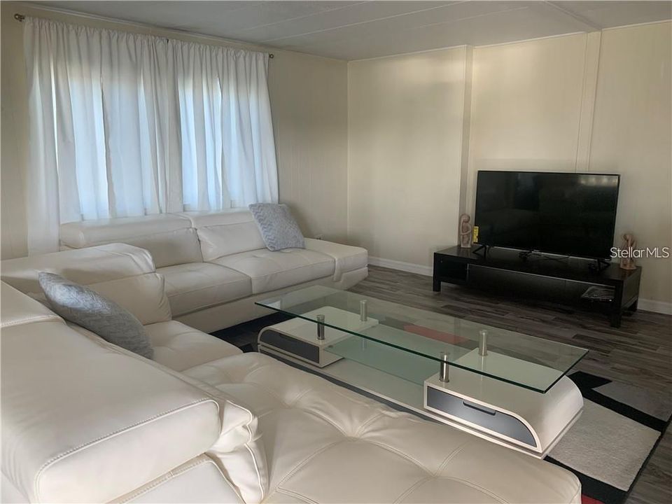 For Rent: $1,050 (1 beds, 1 baths, 1200 Square Feet)