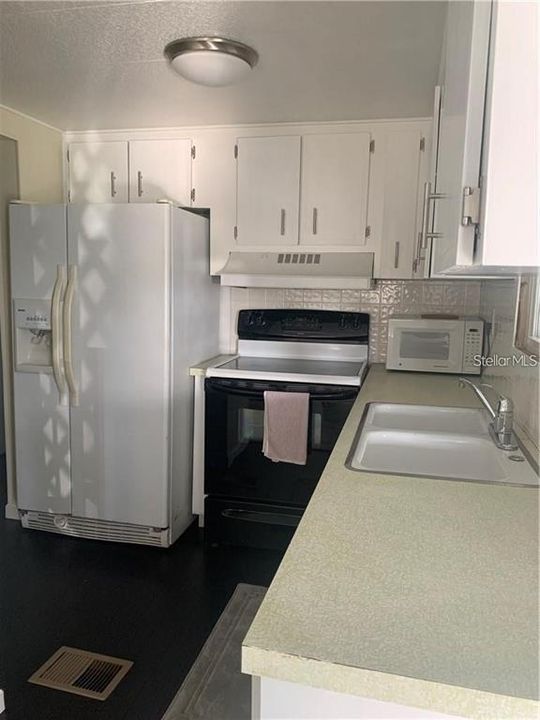 For Rent: $1,050 (1 beds, 1 baths, 1200 Square Feet)