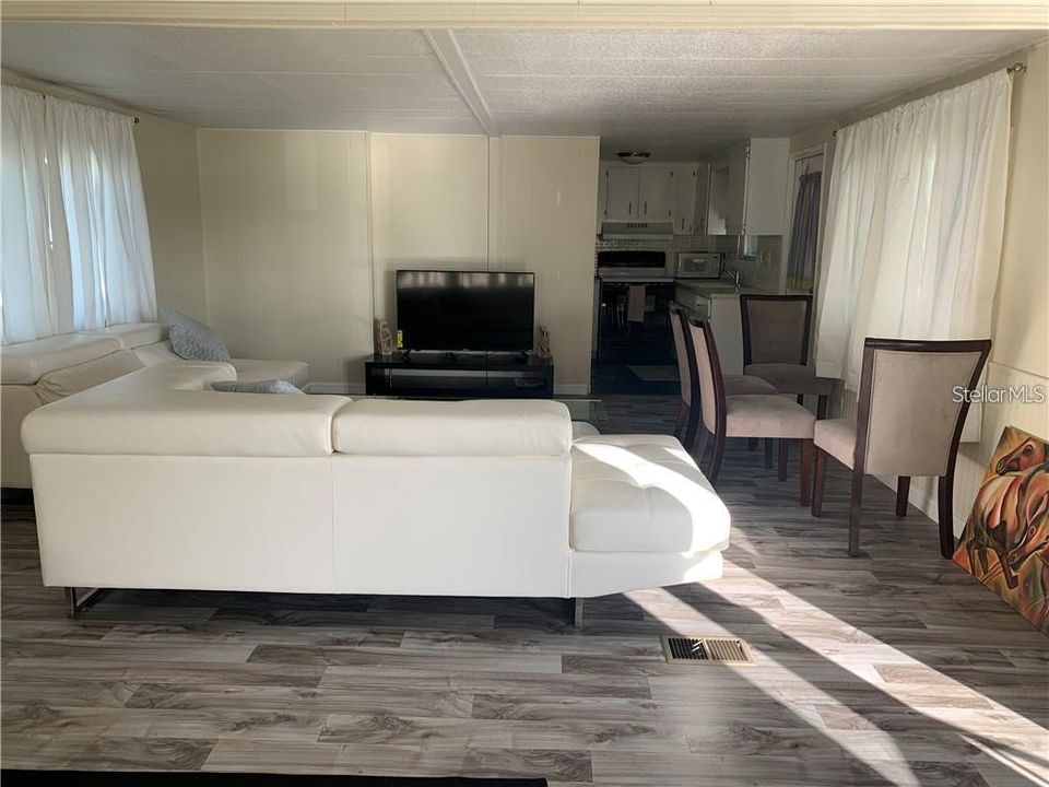 For Rent: $1,050 (1 beds, 1 baths, 1200 Square Feet)