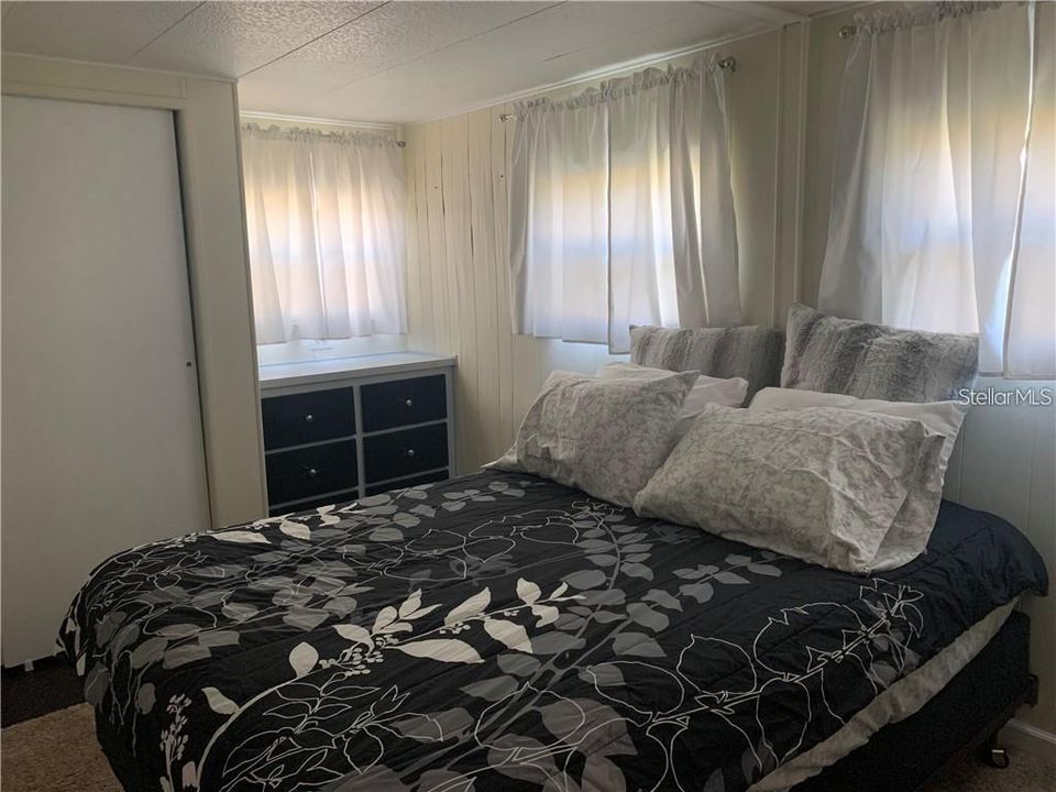 For Rent: $1,050 (1 beds, 1 baths, 1200 Square Feet)