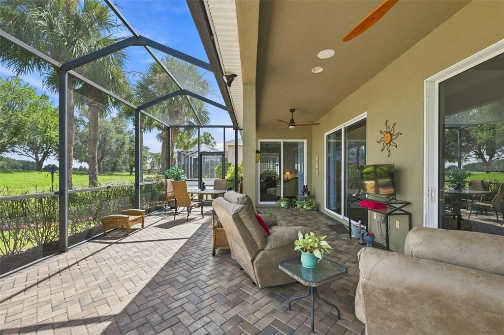 For Sale: $400,000 (2 beds, 2 baths, 1949 Square Feet)