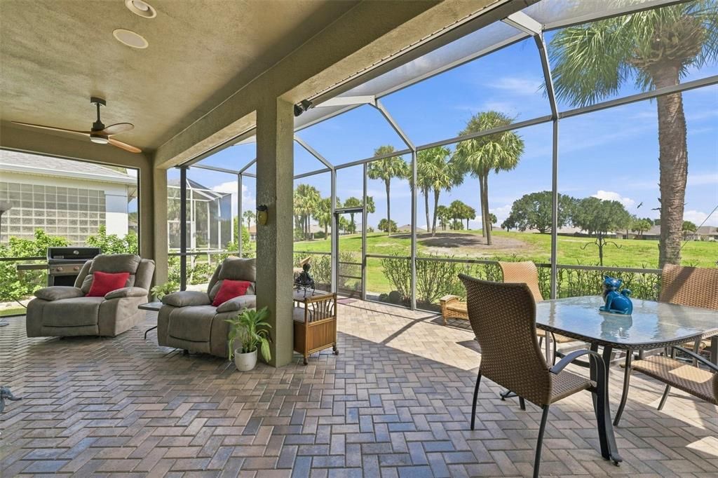 For Sale: $400,000 (2 beds, 2 baths, 1949 Square Feet)