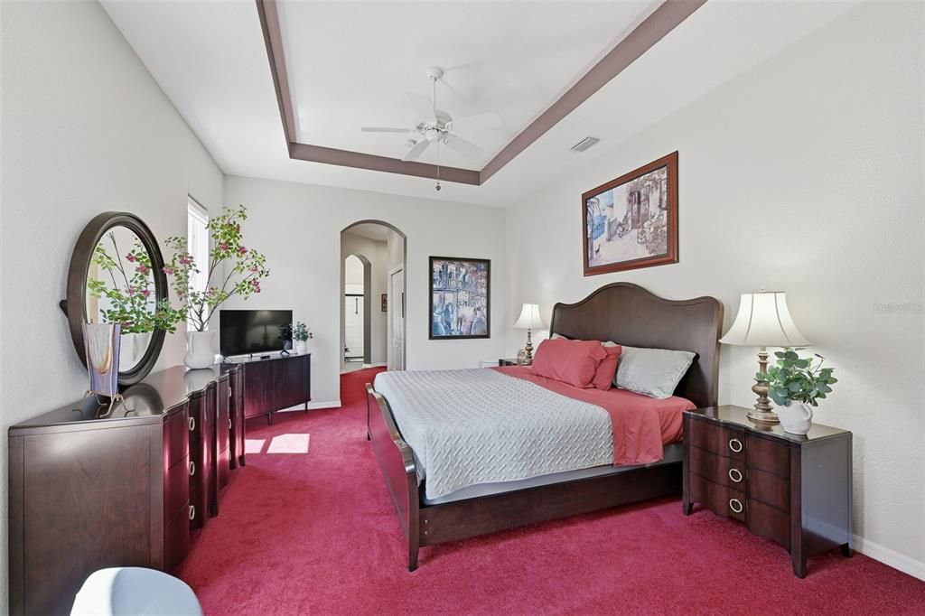 For Sale: $400,000 (2 beds, 2 baths, 1949 Square Feet)