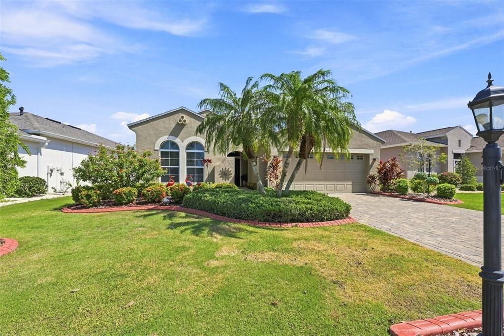 For Sale: $400,000 (2 beds, 2 baths, 1949 Square Feet)