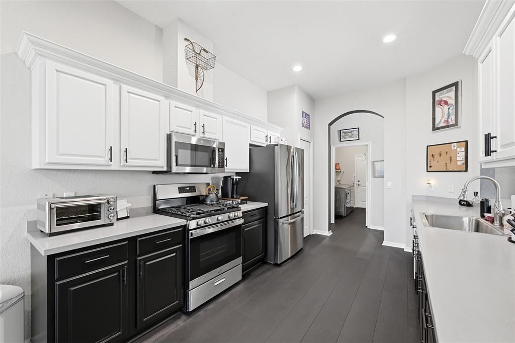 For Sale: $400,000 (2 beds, 2 baths, 1949 Square Feet)