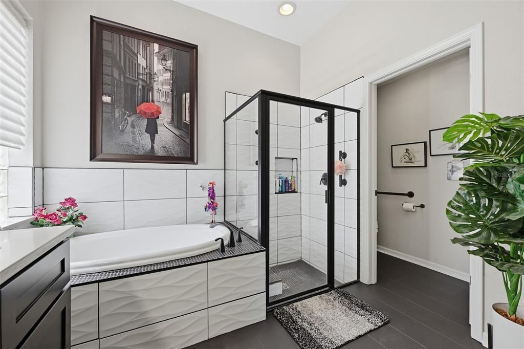 For Sale: $400,000 (2 beds, 2 baths, 1949 Square Feet)