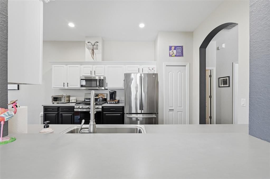 For Sale: $400,000 (2 beds, 2 baths, 1949 Square Feet)