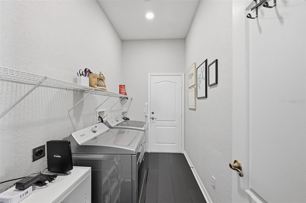 For Sale: $400,000 (2 beds, 2 baths, 1949 Square Feet)