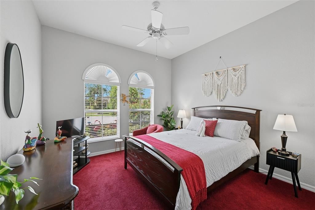 For Sale: $400,000 (2 beds, 2 baths, 1949 Square Feet)