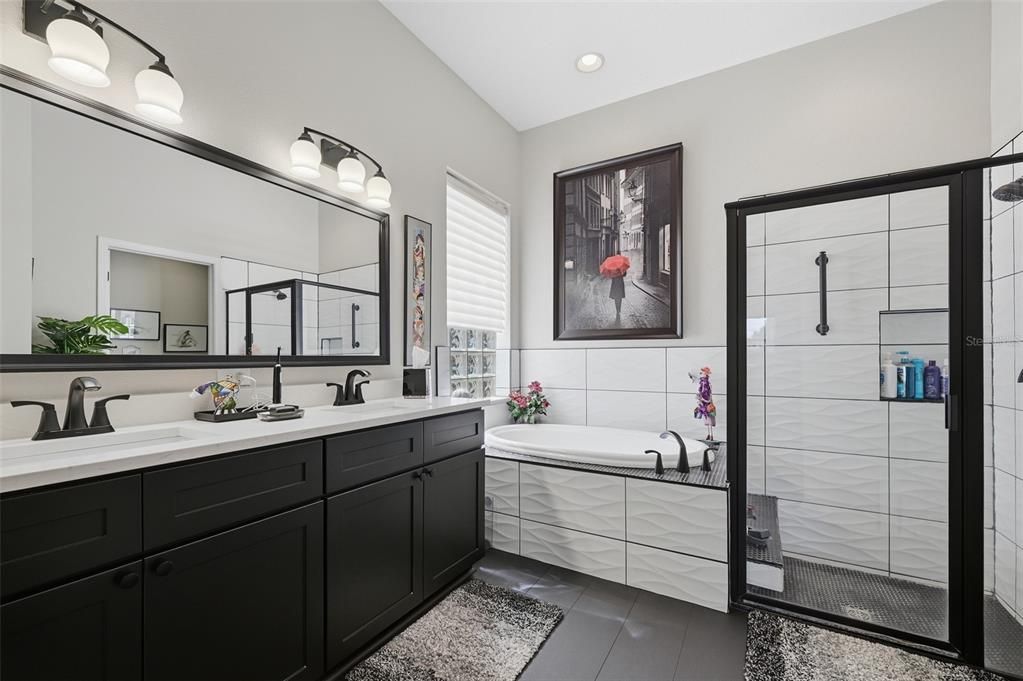For Sale: $400,000 (2 beds, 2 baths, 1949 Square Feet)