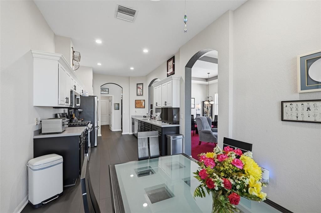 For Sale: $400,000 (2 beds, 2 baths, 1949 Square Feet)