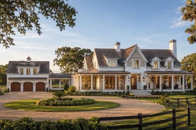 На продажу: $2,450,000 (37.00 acres)