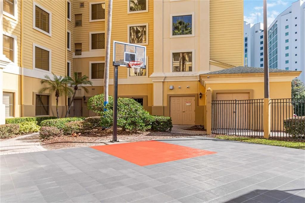 For Sale: $196,000 (2 beds, 2 baths, 795 Square Feet)