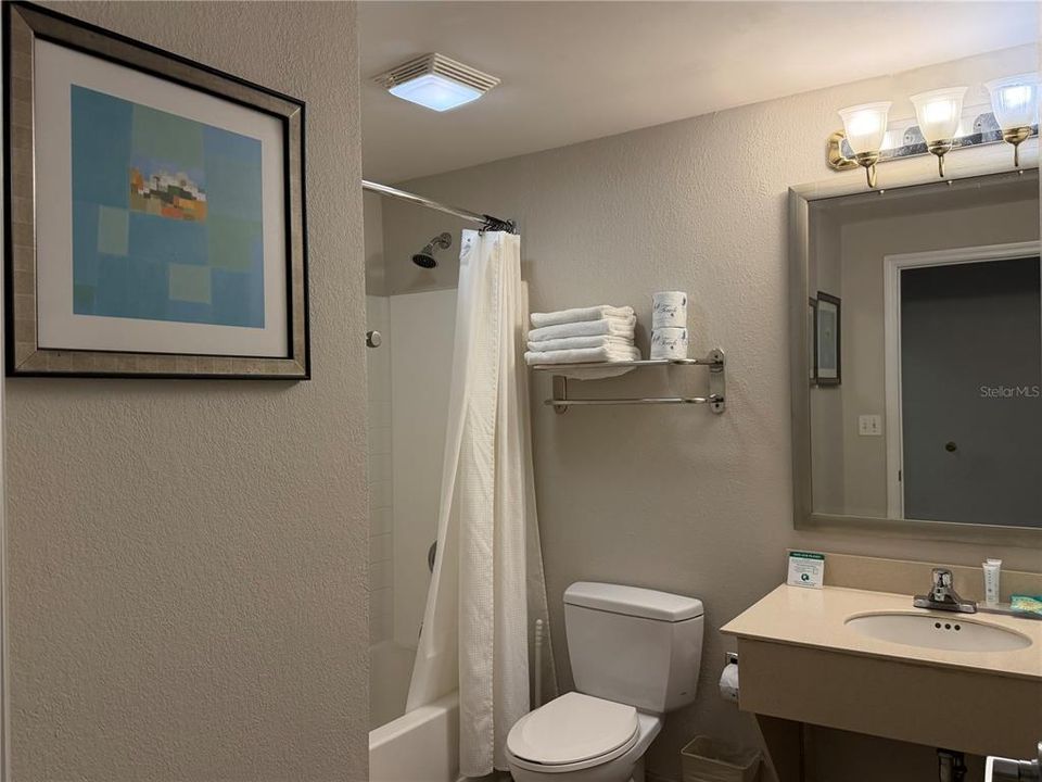 For Sale: $196,000 (2 beds, 2 baths, 795 Square Feet)