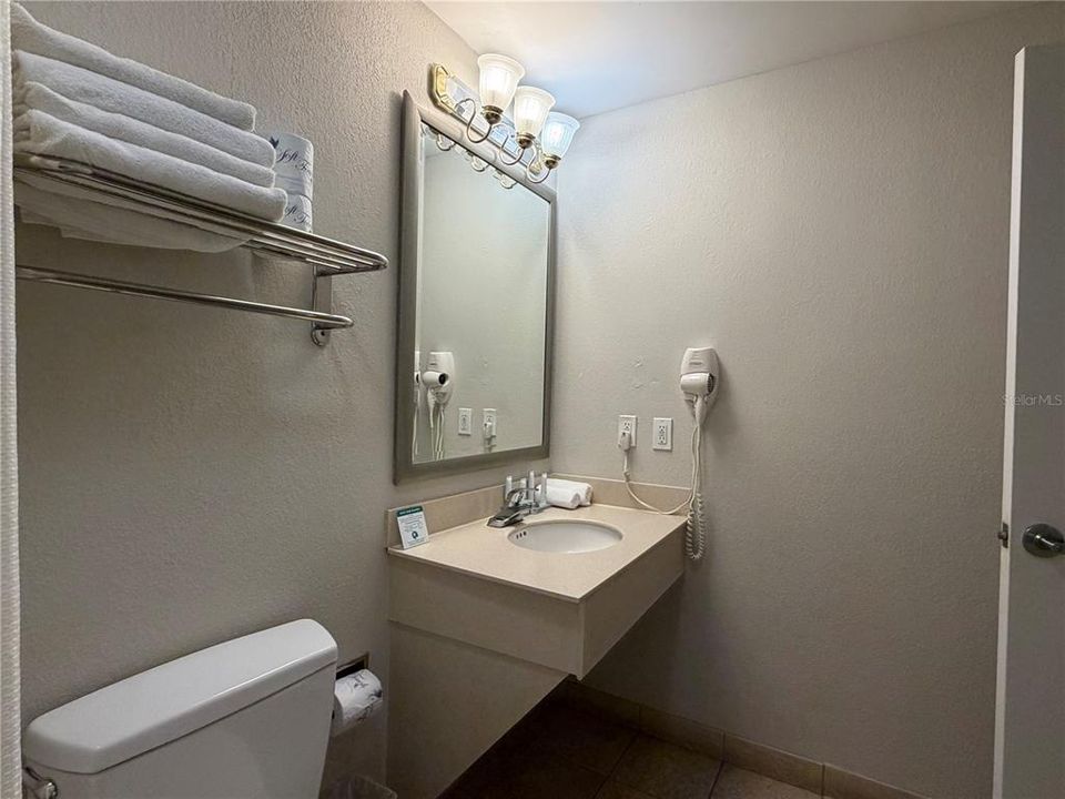 For Sale: $196,000 (2 beds, 2 baths, 795 Square Feet)
