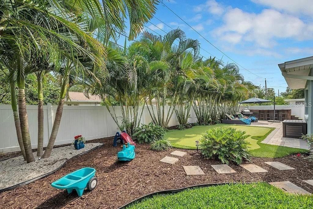 For Rent: $4,500 (3 beds, 2 baths, 1863 Square Feet)