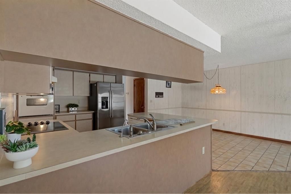 For Sale: $295,000 (2 beds, 2 baths, 1720 Square Feet)