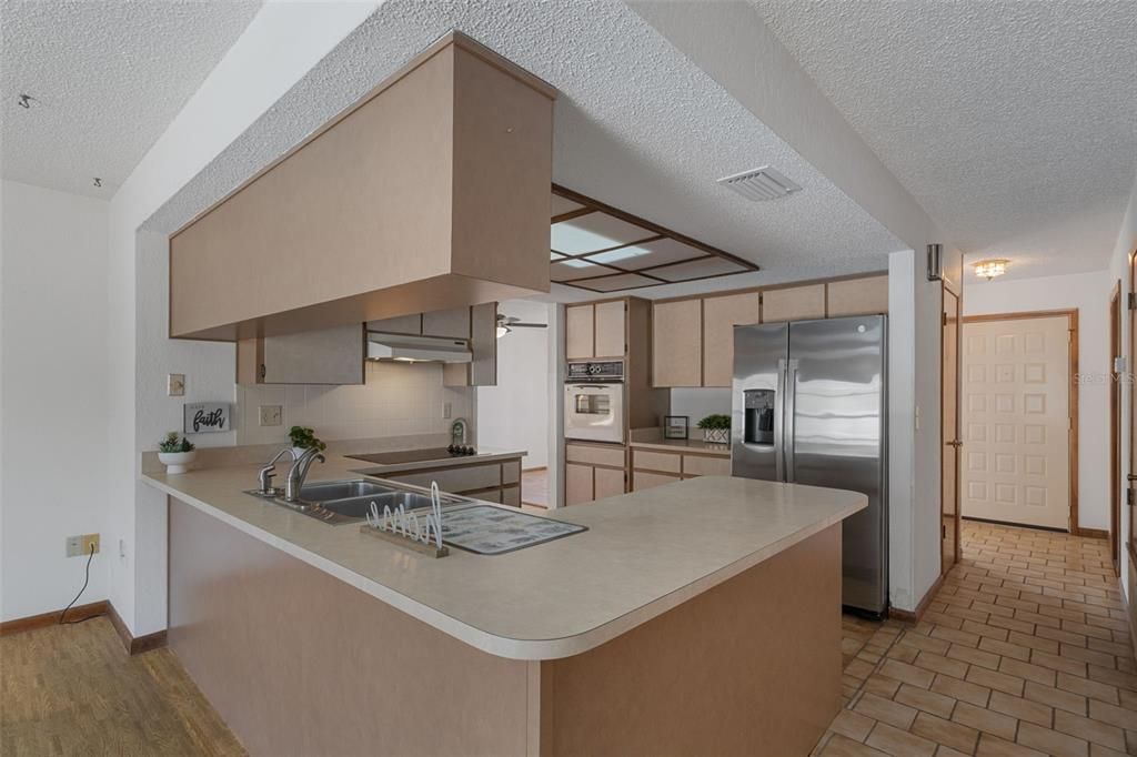 For Sale: $295,000 (2 beds, 2 baths, 1720 Square Feet)