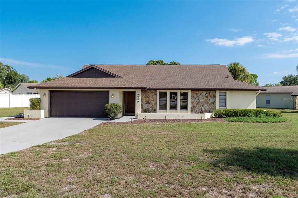For Sale: $295,000 (2 beds, 2 baths, 1720 Square Feet)