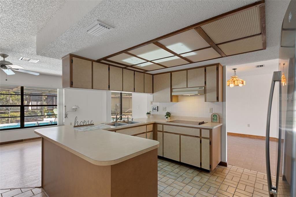 For Sale: $295,000 (2 beds, 2 baths, 1720 Square Feet)