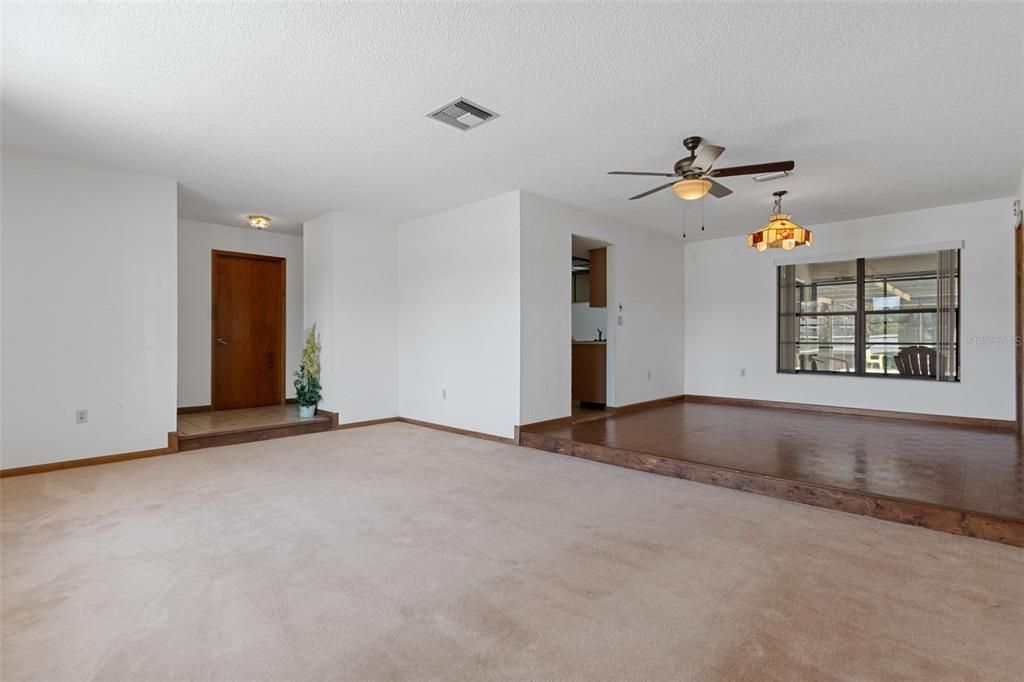 For Sale: $295,000 (2 beds, 2 baths, 1720 Square Feet)
