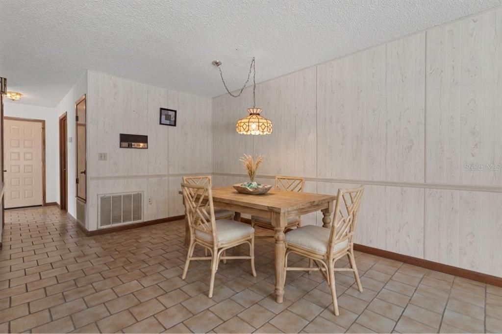For Sale: $295,000 (2 beds, 2 baths, 1720 Square Feet)