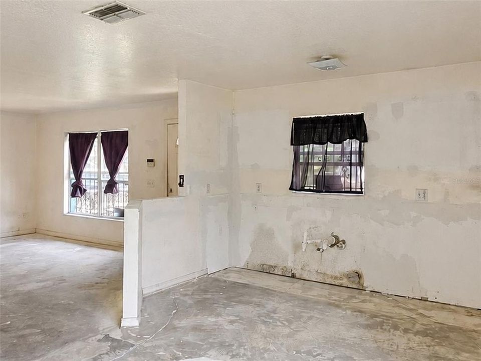 Active With Contract: $150,000 (3 beds, 2 baths, 1200 Square Feet)