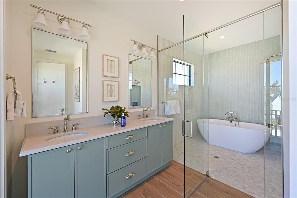 For Sale: $5,125,000 (4 beds, 4 baths, 2220 Square Feet)