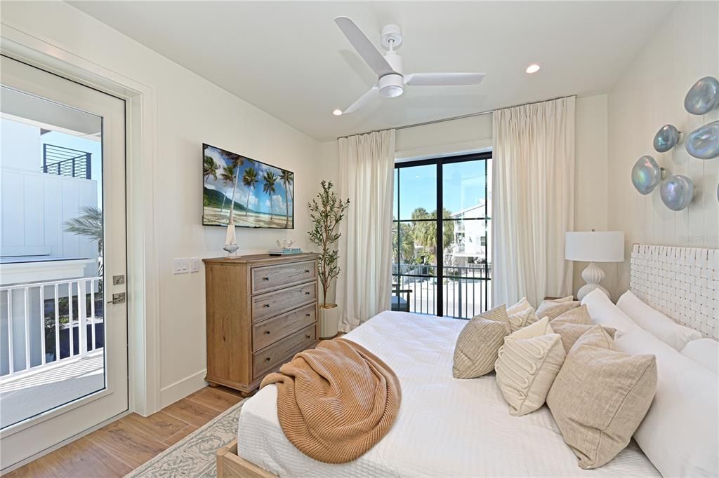 For Sale: $5,125,000 (4 beds, 4 baths, 2220 Square Feet)