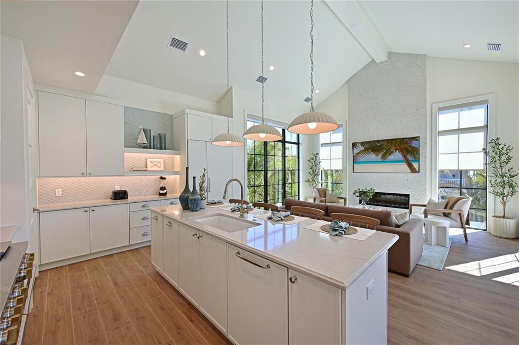 For Sale: $5,125,000 (4 beds, 4 baths, 2220 Square Feet)