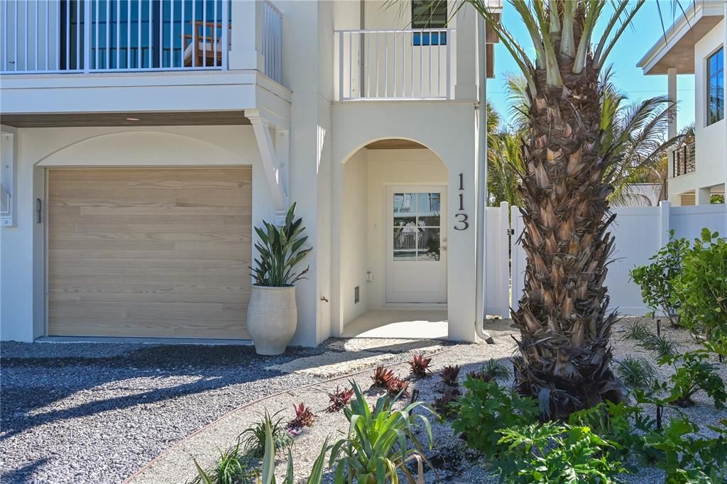 For Sale: $5,125,000 (4 beds, 4 baths, 2220 Square Feet)