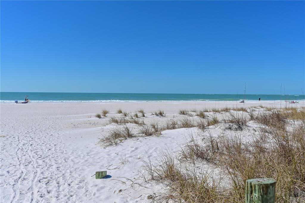 For Sale: $5,125,000 (4 beds, 4 baths, 2220 Square Feet)