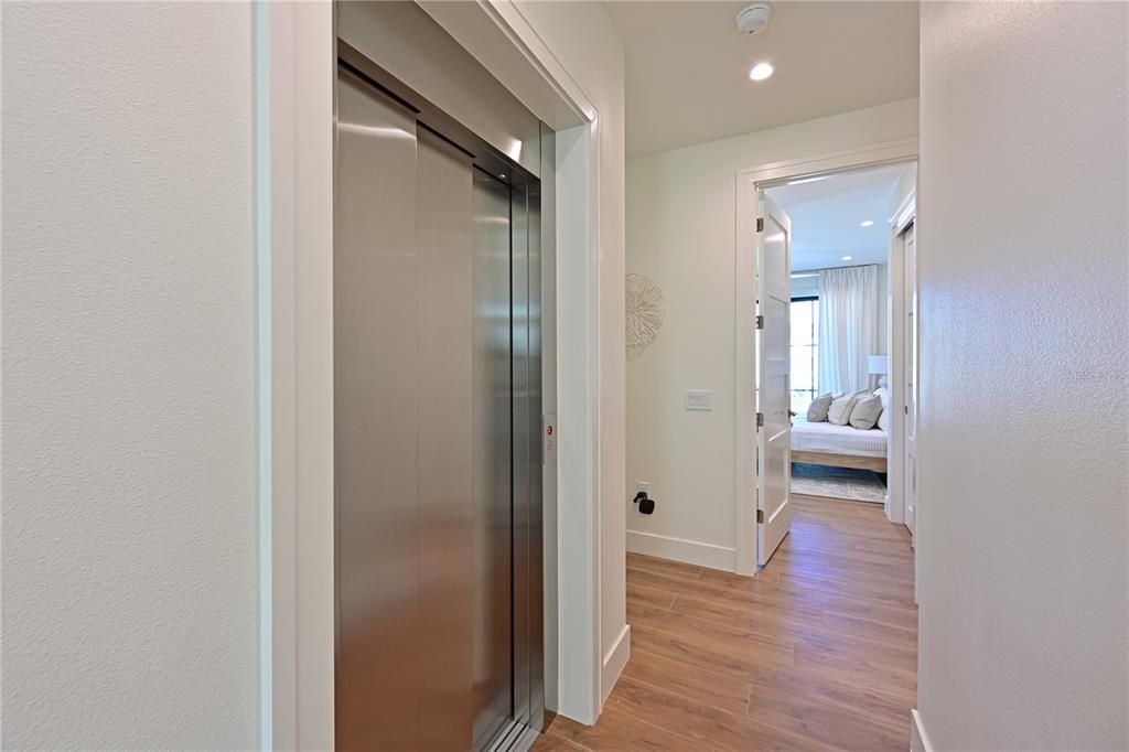 For Sale: $5,125,000 (4 beds, 4 baths, 2220 Square Feet)