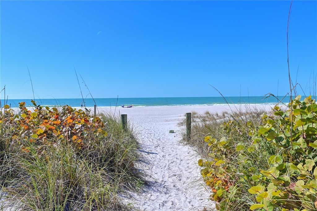 For Sale: $5,125,000 (4 beds, 4 baths, 2220 Square Feet)