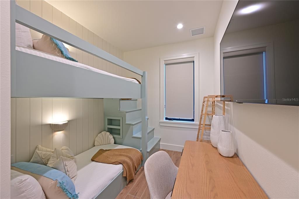 For Sale: $5,125,000 (4 beds, 4 baths, 2220 Square Feet)
