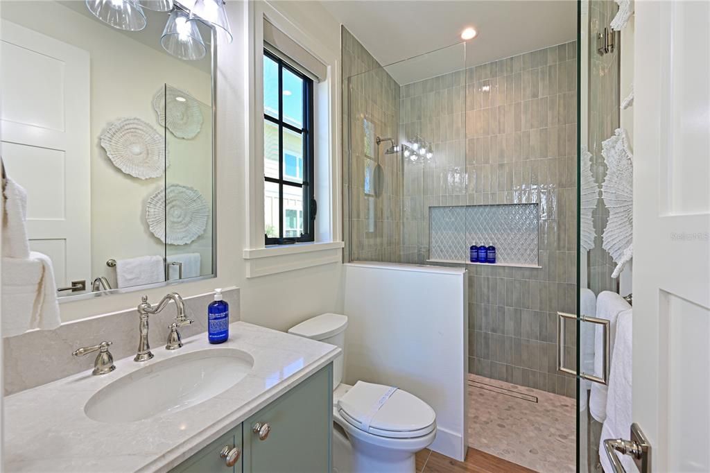 For Sale: $5,125,000 (4 beds, 4 baths, 2220 Square Feet)