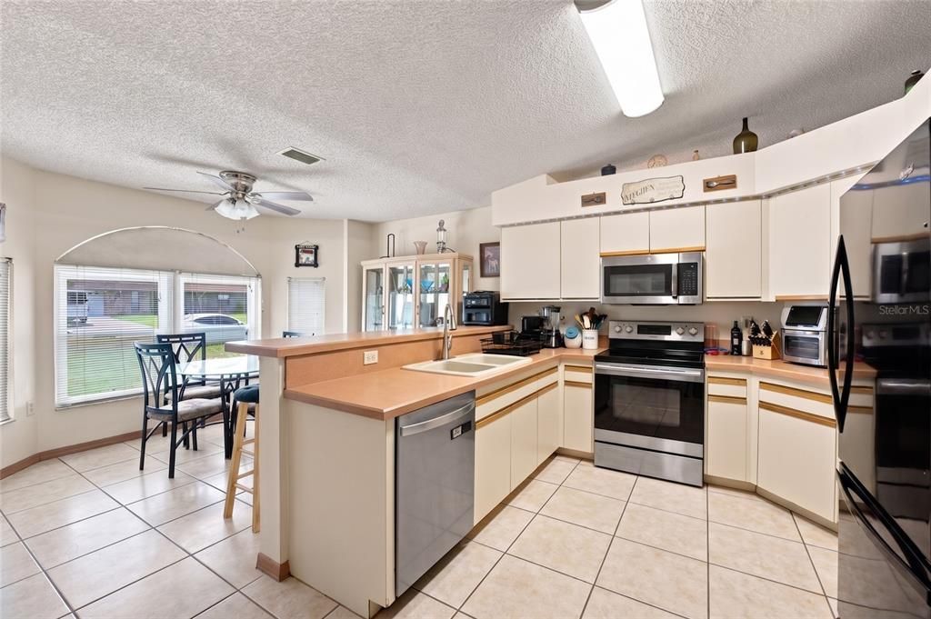 For Sale: $264,900 (3 beds, 2 baths, 1382 Square Feet)