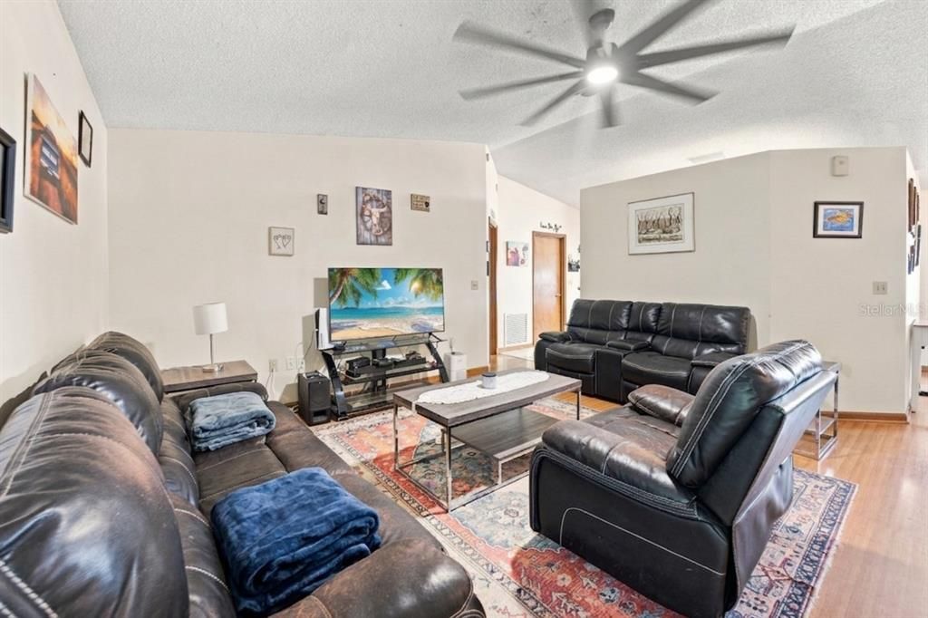 For Sale: $264,900 (3 beds, 2 baths, 1382 Square Feet)