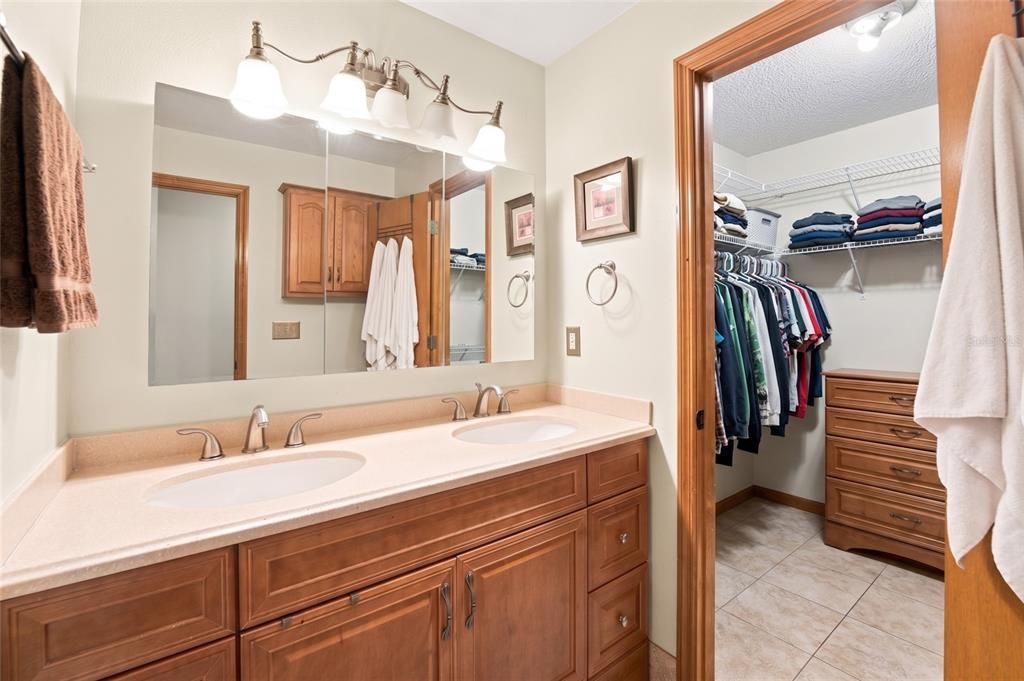 For Sale: $264,900 (3 beds, 2 baths, 1382 Square Feet)